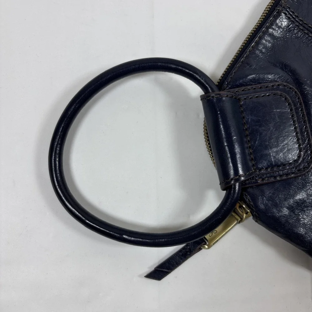 HOBO International Navy Polished Leather Sable Wristlet Circular‎ Handle Preppy